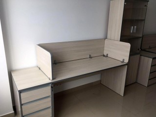 V - 1.2 Стол прямой и V - 3.2 Тумба приставная компактная