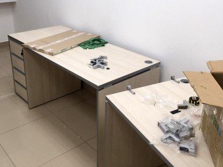 Прямые столы для офиса
