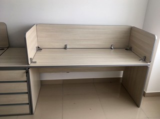 V - 1.2 Стол прямой и V - 3.2 Тумба приставная с 4 ящиками