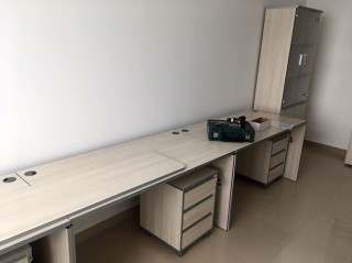 V - 1.2 Стол прямой и V - 3.0 Тумба подкатная